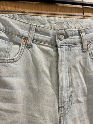 Pantalones vaqueros desgastados