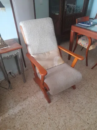 Butaca beige y marrón en buen estado
