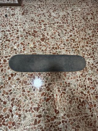 Skate con diseño JART