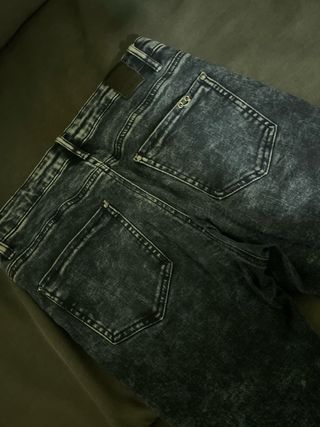 Pantalón vaquero azul de Stradivarius