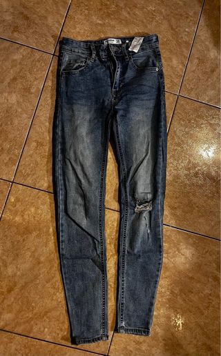 Pantalones vaqueros rotos