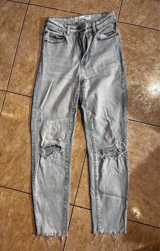 Pantalones vaqueros rotos