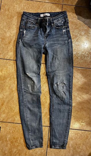 Pantalones vaqueros rotos