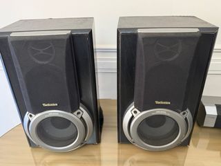 Equipo de Sonido Technics 5 altavoces + mueble