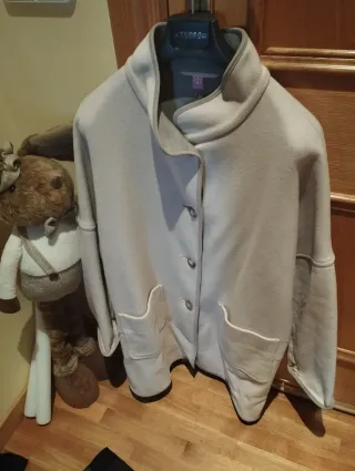 Abrigo de paño beige