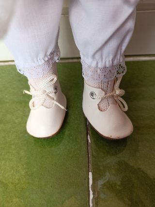 MUÑECA DE PORCELANA