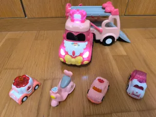 Camión de juguete rosa con accesorios