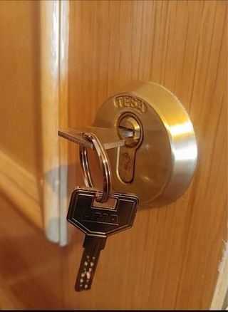 Puerta de seguridad madera