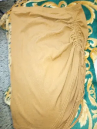 Faldas negras, marrón y beige, talla única (8€/uni