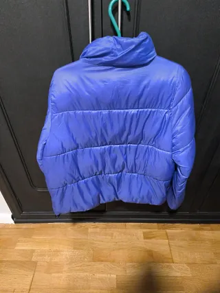 Cazadora azul acolchada