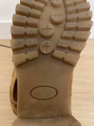 Zapatos de ante con cordones y tacón