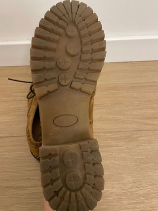 Zapatos de ante con cordones y tacón