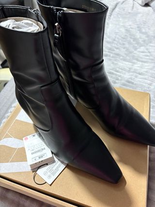 Botín tacón piel Zara negro