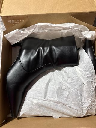 Botín tacón piel Zara negro