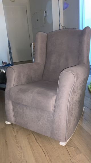 Butaca mecedora gris tela
