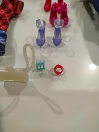 Barbie con Ropa y Accesorios