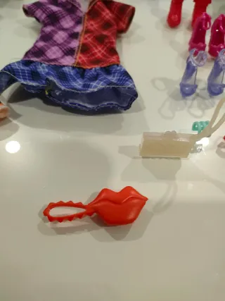 Barbie con Ropa y Accesorios