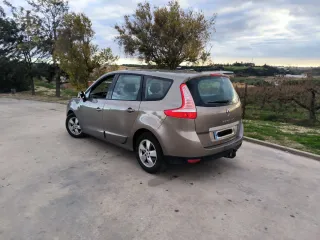 Renault Grand Scenic 2011