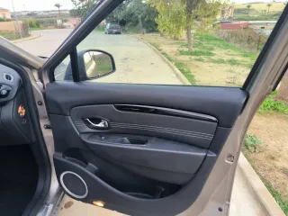 Renault Grand Scenic 2011