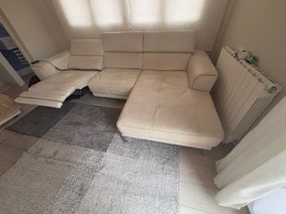 Sofá de piel motorizado beige