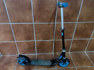 Patinete Oxelo azul y negro