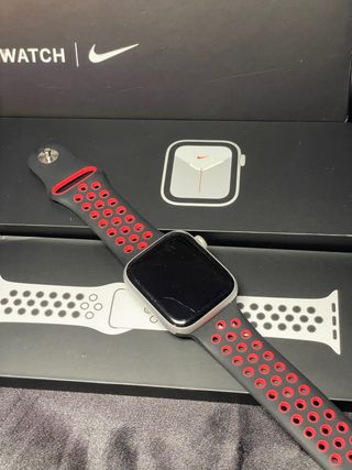 Apple Watch Nike+ Series 6 LTE in alluminio argento
