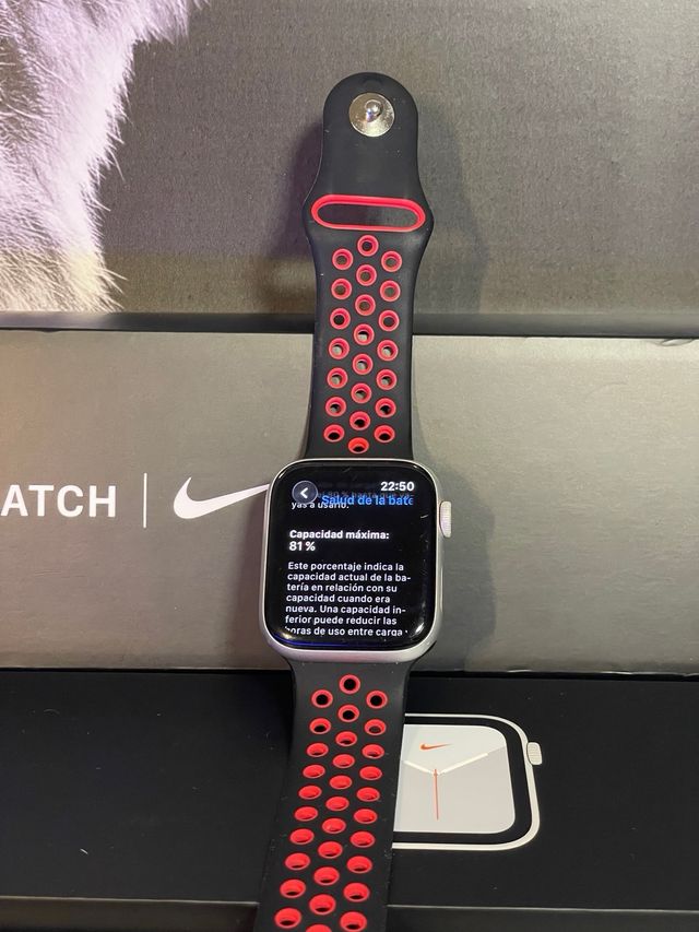 Apple Watch Nike+ Series 6 LTE in alluminio argento