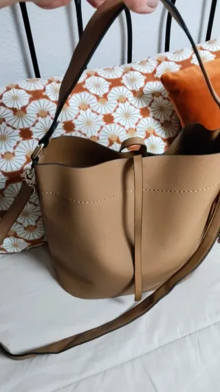 Bolso cubo símil piel beige