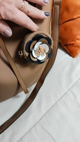 Bolso cubo símil piel beige