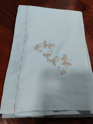 Sábana antigua bordada para cama 135 cm