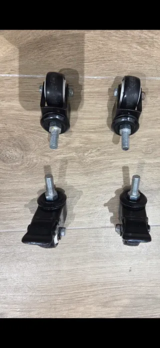 Ruedaa Negras Muebles 40mm. Cuatro unidades.