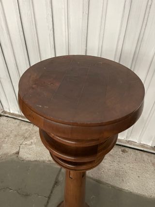 Peana de madera tallada antigua