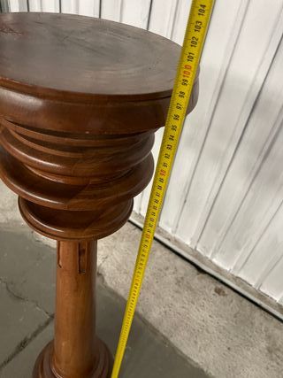 Peana de madera tallada antigua