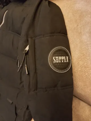 Cazadora Supply Demand Negra