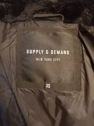 Cazadora Supply Demand Negra