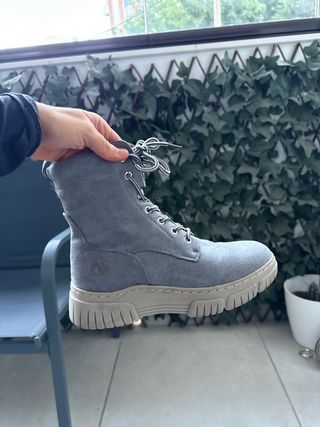 Botas grises nuevas