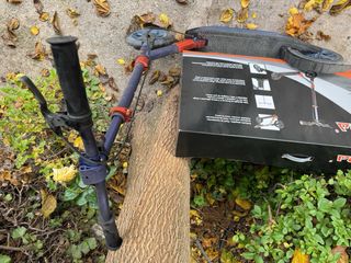 Patinete Tijana con freno, patilla y caja