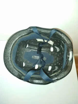 Casco negro para deportes