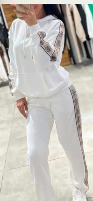 Conjunto chándal con cremallera y sin cremallera