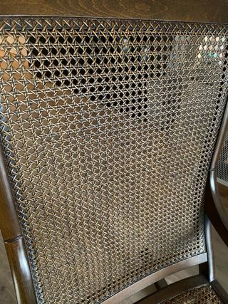 Mecedora de madera y mimbre