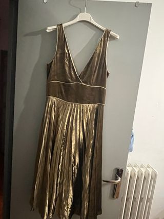Vestido dorado plisado