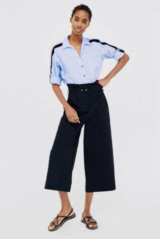 Camisa Zara azul con detalles negros