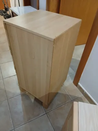 Mueble de cajones de madera