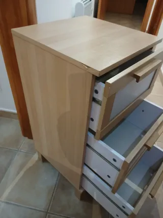Mueble de cajones de madera