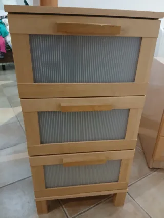 Mueble de cajones de madera