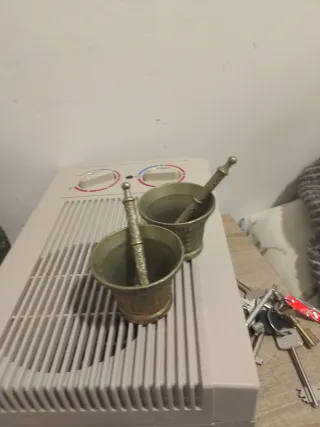 Mortero de metal decorado