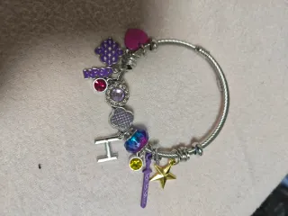 Pulsera Kpop con dijes de corazón y estrella