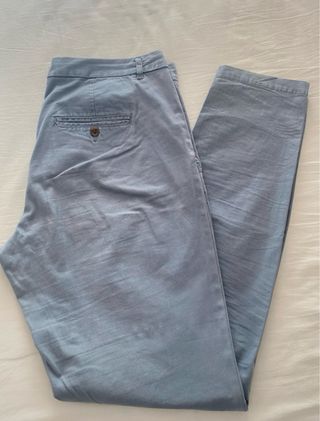 Pantalón chino azul claro