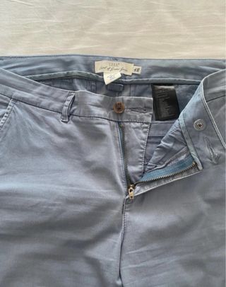 Pantalón chino azul claro