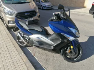 Moto scooter azul
